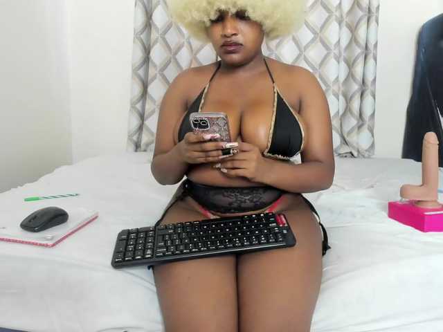 Busty-Bree's BongaCams show and profile