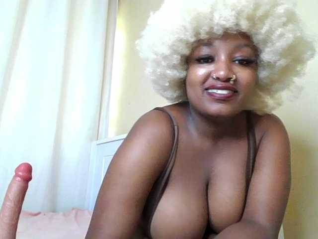 Busty-Bree's BongaCams show and profile