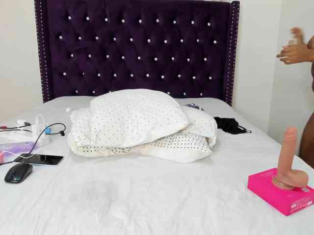 Busty-Bree webcam