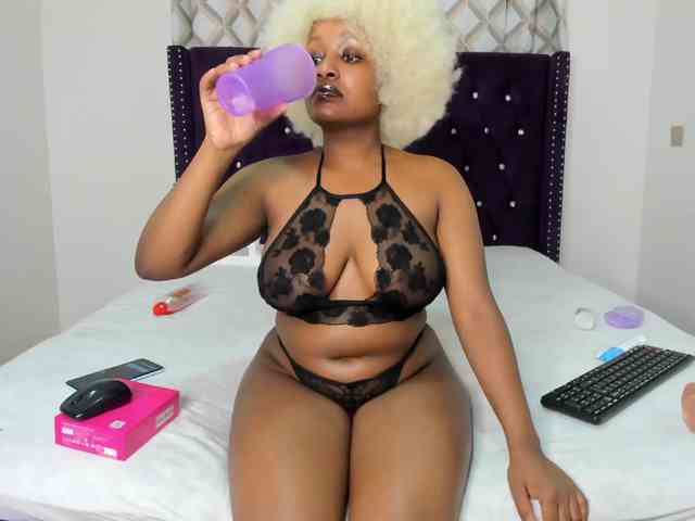 Busty-Bree webcam