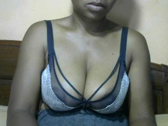 HasMinah92 vous attend pour discuter, flirter et plus sur bongacams