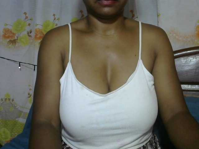 HasMinah92, une amatrice française avec qui discuter et avoir du sexe