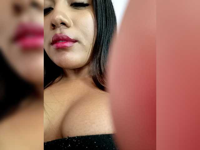 AdaraMills's BongaCams show and profile