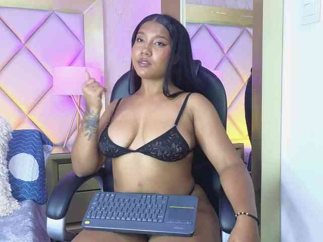 AdaraMills webcam