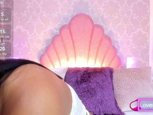 AdaraMills webcam