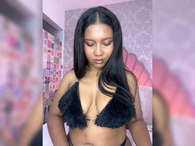 AdaraMills webcam