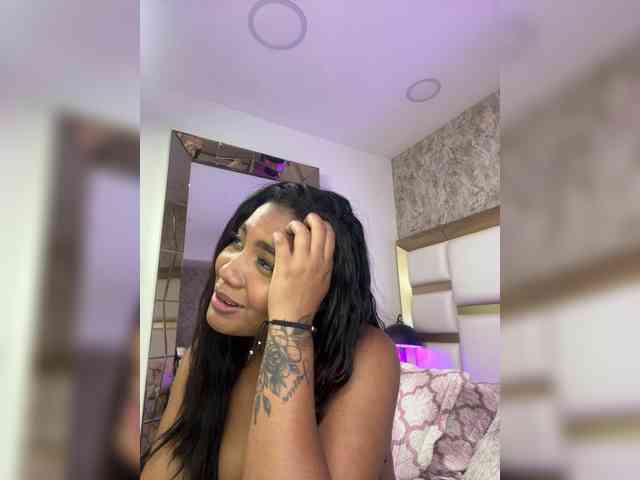 AdaraMills Live Webcam on BongaCams