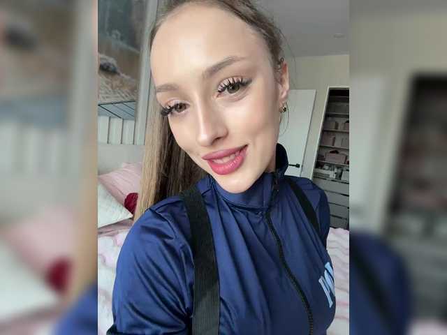 Milana-me – webcam model profile photo