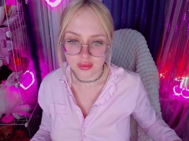 ElinaOcean's BongaCams show and profile