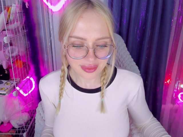 ElinaOcean live cam profile