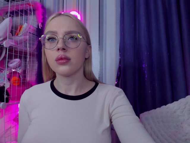 le modèle ElinaOcean est en webcam porno dans un show sur le site bongacams, il possède les tags suivants: White/Caucasian,Blonde,Shaved