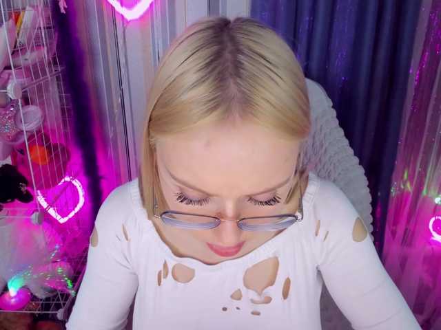 ElinaOcean live cam profile
