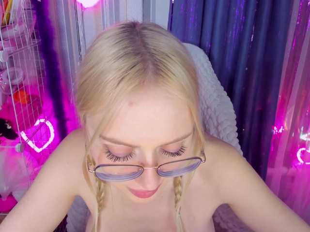 ElinaOcean live cam profile