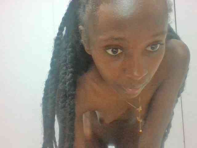 Littlekiki Live Webcam on BongaCams