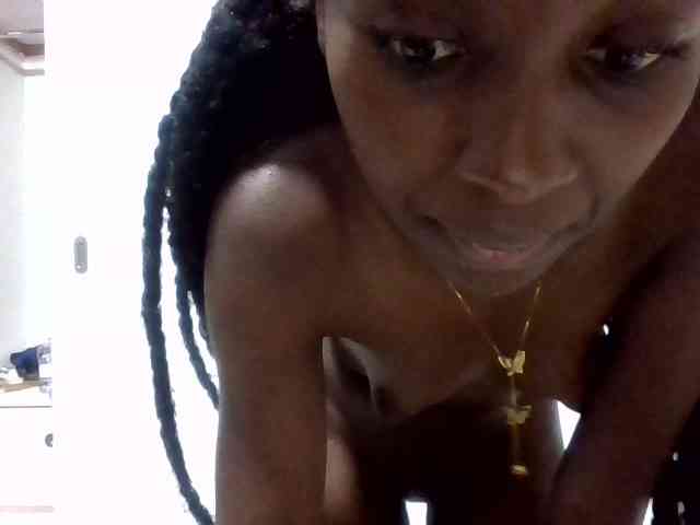Littlekiki Live Webcam on BongaCams
