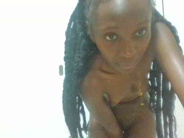 Littlekiki Live Webcam on BongaCams