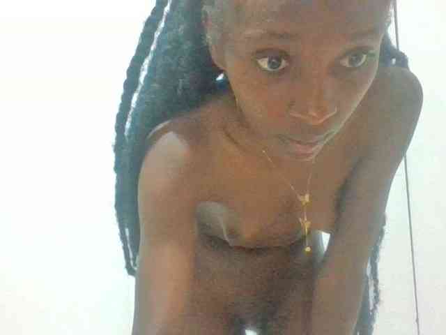 Littlekiki Live Webcam on BongaCams