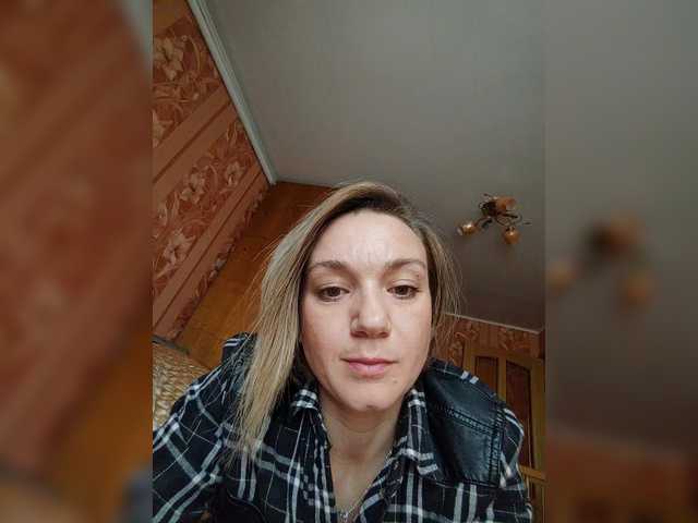 Check out Olia-81's sexy cam show for captivating hotness Olia-81 from BongaCams