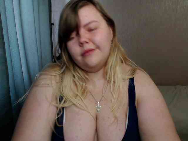 AsmiTKeyn webcam
