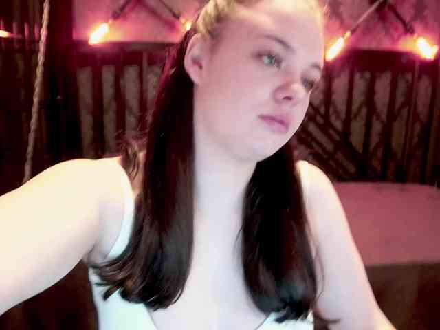 SnowWhiti Live Webcam on BongaCams