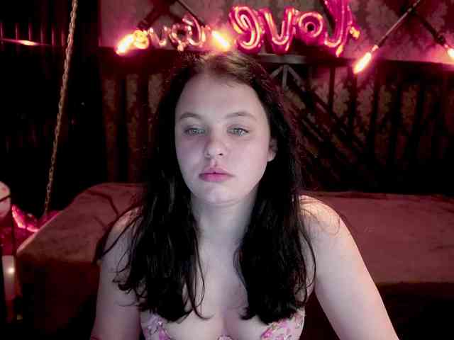 SnowWhiti Live Webcam on BongaCams