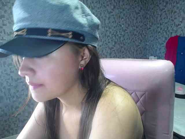 CrisstalPink webcam
