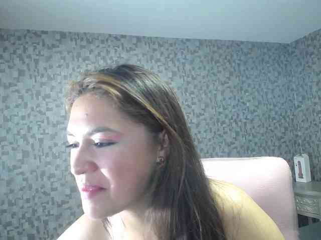 CrisstalPink webcam