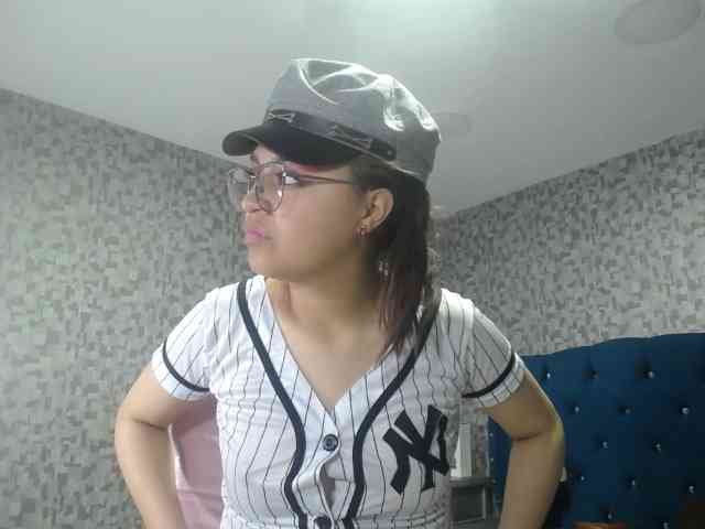 CrisstalPink webcam