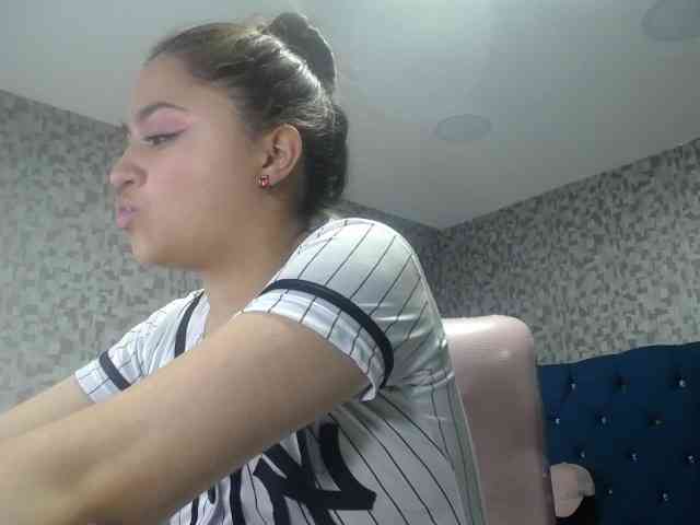 CrisstalPink webcam