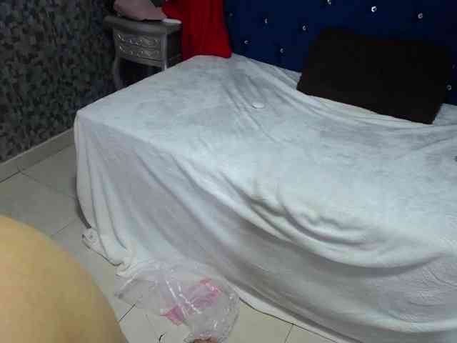 CrisstalPink webcam