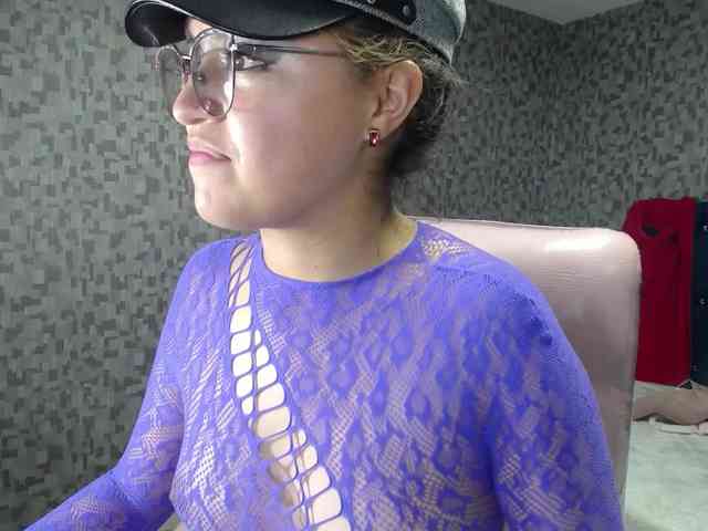 CrisstalPink webcam