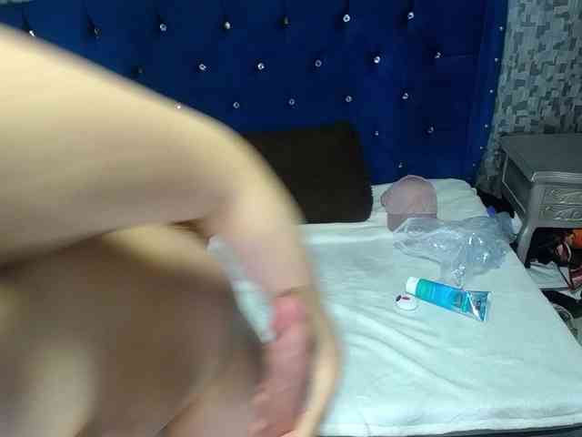 CrisstalPink webcam
