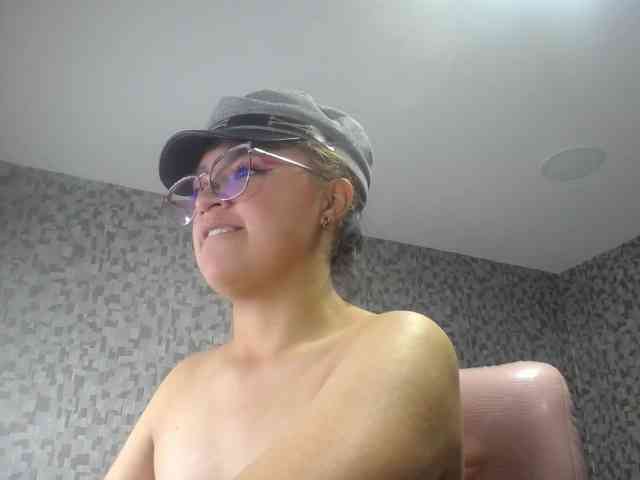 CrisstalPink webcam