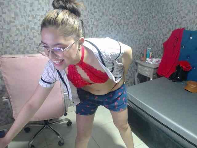 CrisstalPink webcam