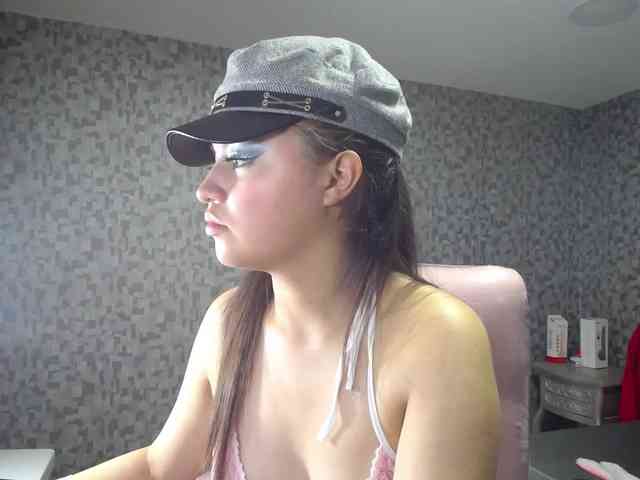 CrisstalPink webcam