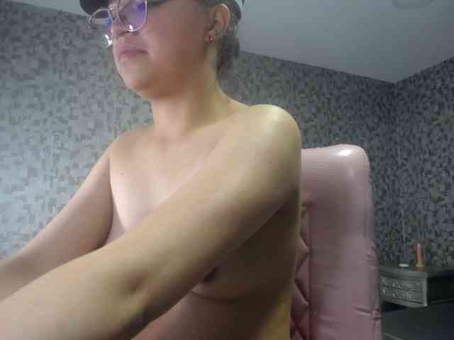 CrisstalPink bongacams