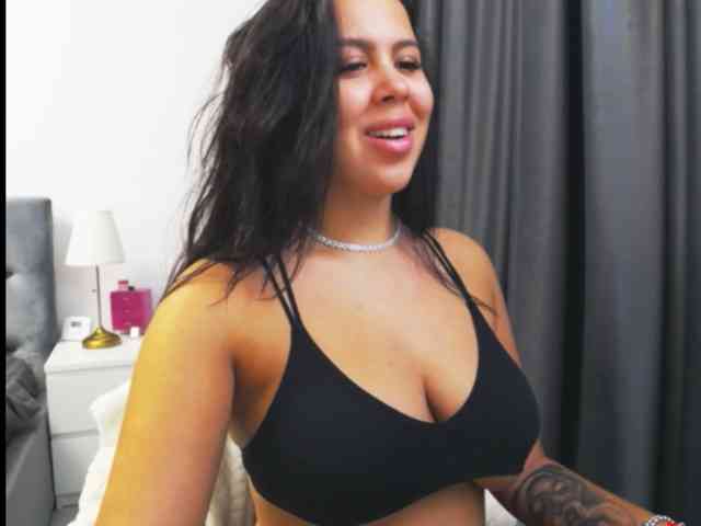 EllaSins webcam