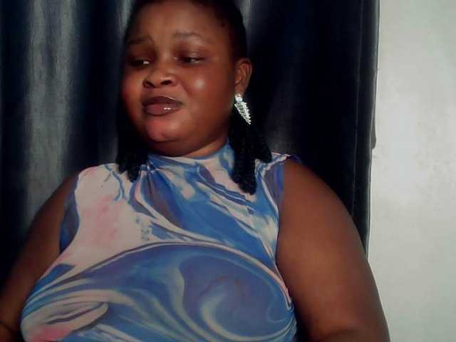 Creamyposh webcam bongacams model stream image