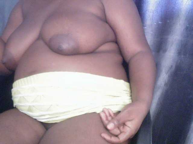 Creamyposh webcam bongacams model stream image