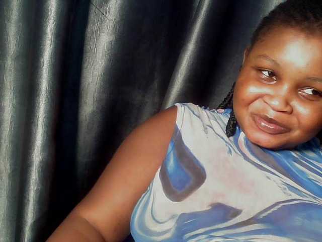 Creamyposh webcam bongacams model stream image