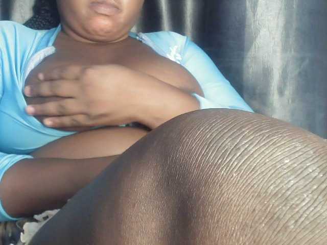 Creamyposh webcam bongacams model stream image