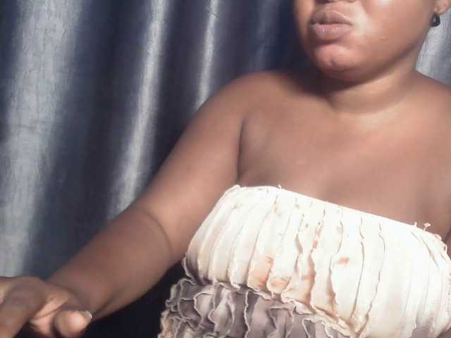 Creamyposh webcam bongacams model stream image