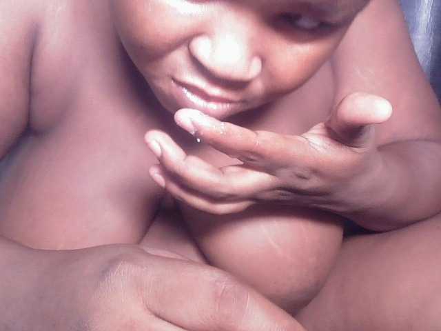 Creamyposh webcam bongacams model stream image