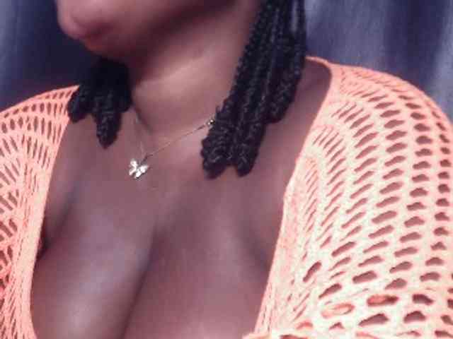 Creamyposh webcam