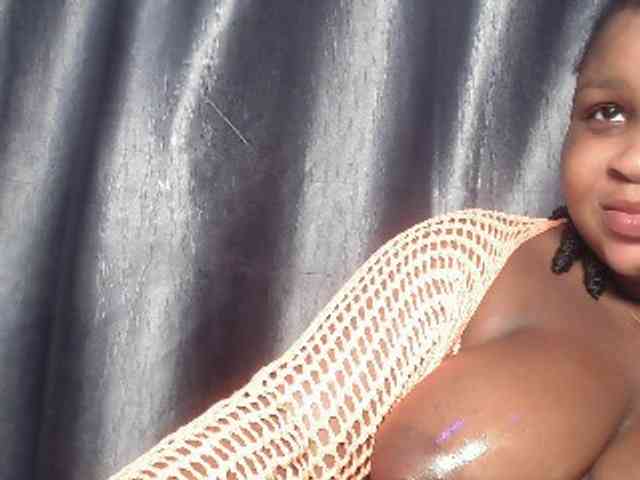 Creamyposh webcam