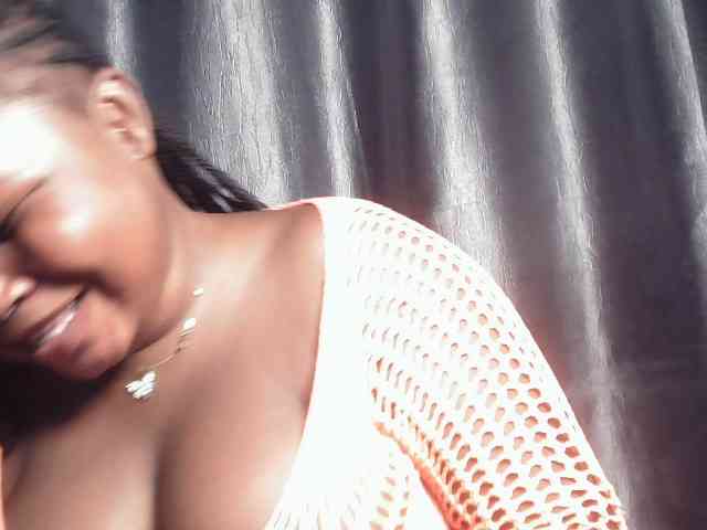 Creamyposh webcam