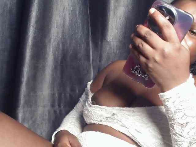 Creamyposh webcam