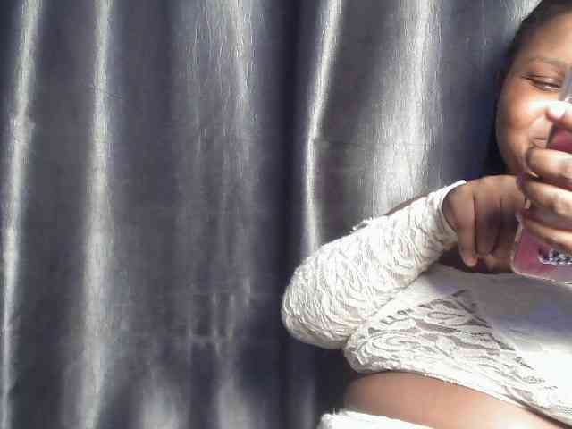Creamyposh webcam