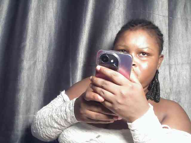 Creamyposh webcam