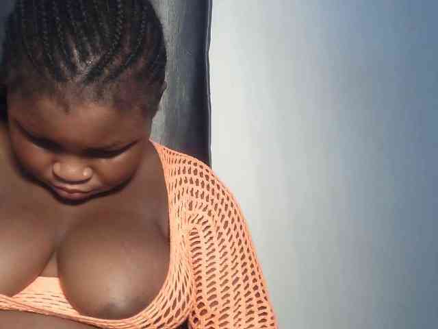 Creamyposh webcam